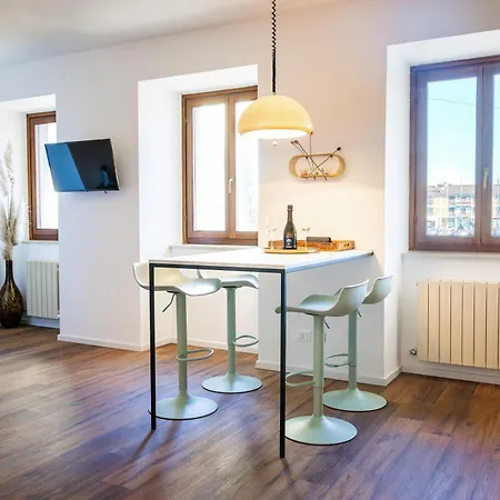 Denis - Stylisches Premium Altstadt-apartment Mit Hafenblick & 2 Baedern *