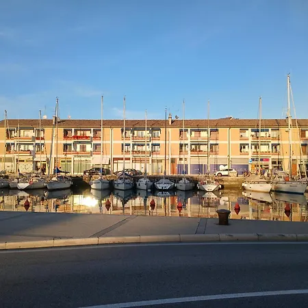 Apartment Denis - Stylisches Premium Altstadt-apartment Mit Hafenblick & 2 Baedern *
