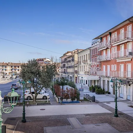 Denis - Stylisches Premium Altstadt-apartment Mit Hafenblick & 2 Baedern * Grado
