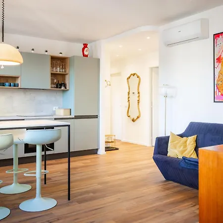 Apartment Denis - Stylisches Premium Altstadt-apartment Mit Hafenblick & 2 Baedern Grado