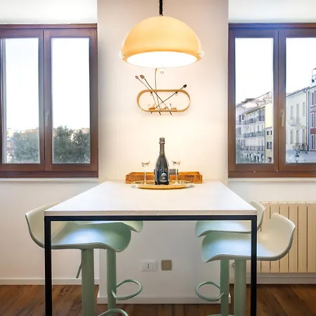 Apartment Denis - Stylisches Premium Altstadt-apartment Mit Hafenblick & 2 Baedern