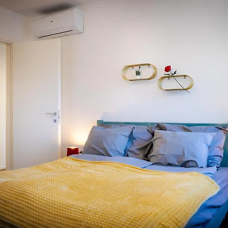 Denis - Stylisches Premium Altstadt-apartment Mit Hafenblick & 2 Baedern Apartment