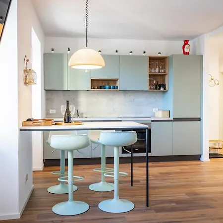 Apartment Denis - Stylisches Premium Altstadt-apartment Mit Hafenblick & 2 Baedern
