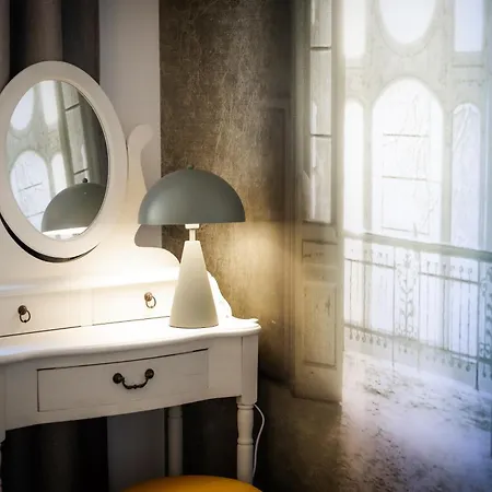 Denis - Stylisches Premium Altstadt-apartment Mit Hafenblick & 2 Baedern Apartment *