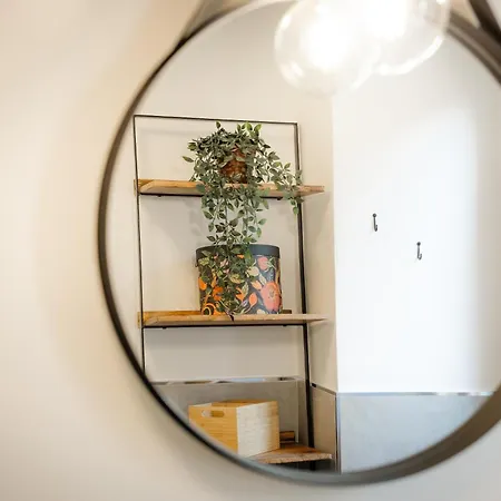 Apartment Denis - Stylisches Premium Altstadt-apartment Mit Hafenblick & 2 Baedern Grado